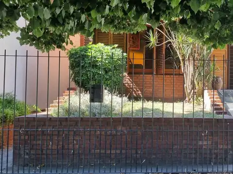 Juan B. Justo  al 200