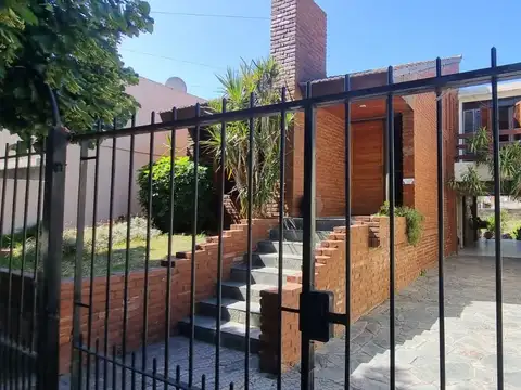 Casa Venta 4 ambientes en Merlo