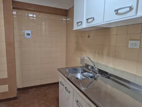 Cocina y baño completos ,Pisos plastificados