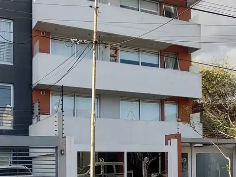 DEPARTAMENTO UNICO CON TERREZA PROPIA Y COCHERA