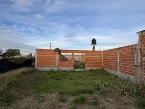 CASA A TERMINAR SOBRE AMPLIO TERRENO