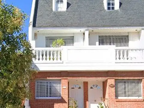 *EXCELENTE TRIPLEX DE 3 AMB. + PLAYROOM *GARAGE P/ 2 AUTOS CON PORTÓN AUTOMATIZADO