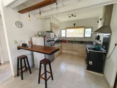 Casa 4 ambientes con 2 baños