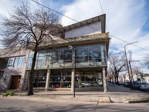 Rivadavia 400, Piso 0