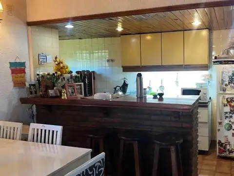 Casa 5 ambientes con 2 baños