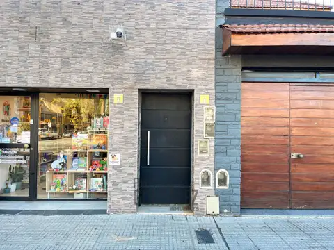 PH 4 AMBIENTES. PATIO Y TERRAZA. A MTS POLO GASTRONOMICO