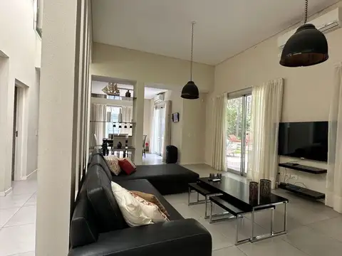 Casa en Venta al Oeste