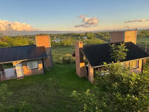 VENTA CASA CON LOCAL Y DOS CABAÑAS EN YACANTO