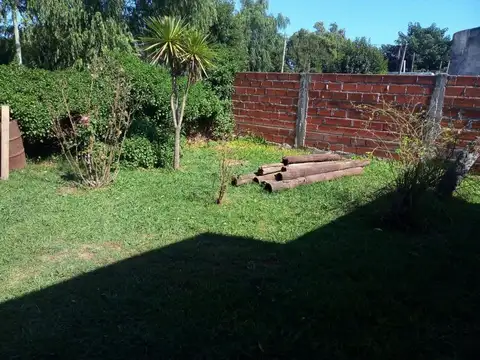 Comoda casa sobre Candido Lopez 3348, Glew