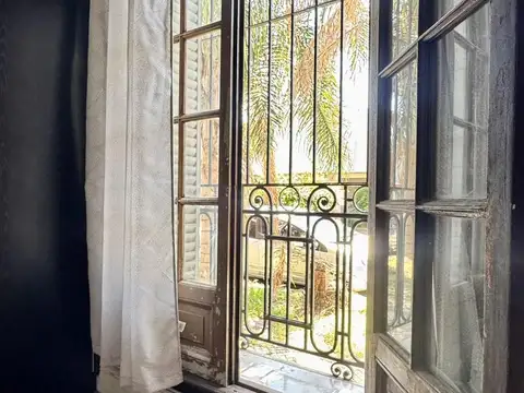 VENTA - CASA 4 AMBIENTES - LOTE PROPIO - APTA CRÉDITO - BANFIELD