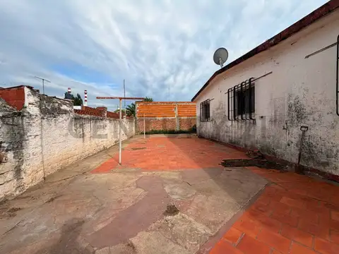 Casa 7 ambientes con 2 baños
