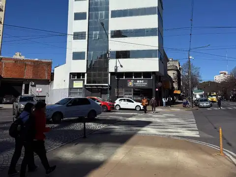 Diagonal 80 y 47