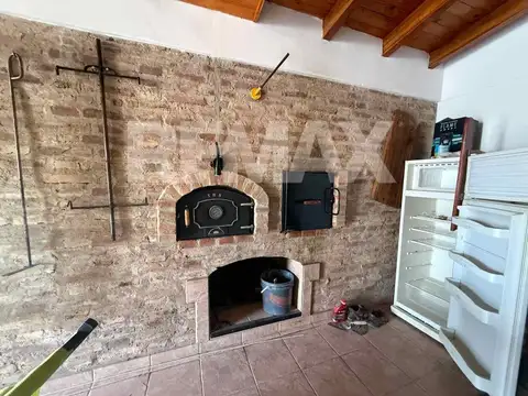 Casa 6 ambientes con 2 baños