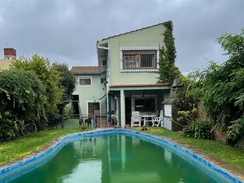 MUY BUENA CASA EN VENTA MARTINEZ APTO COMERCIAL, MUY BUEN ESTADO