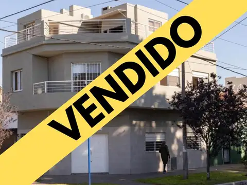 Venta Casa de 4 ambientes con terraza y quincho en Tapiales