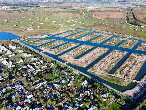 Venta Terreno en Funes Lakes canal principal 557m2