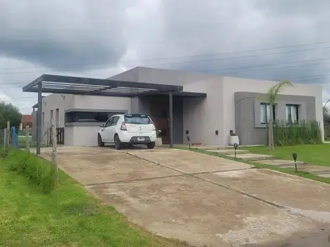 Casa en venta - 4 Dormitorios 4 Baños - Escobar