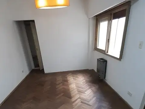 Hipolito Irigoyen 3400, Piso 1*