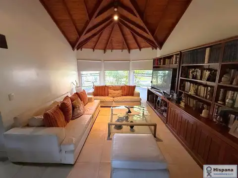 Casa 5 ambientes con 3 baños