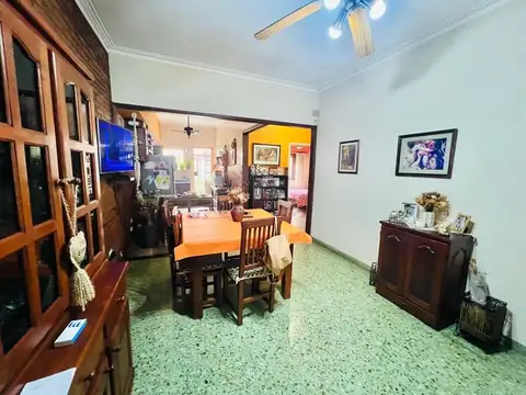 Casa 4 ambientes con 2 baños
