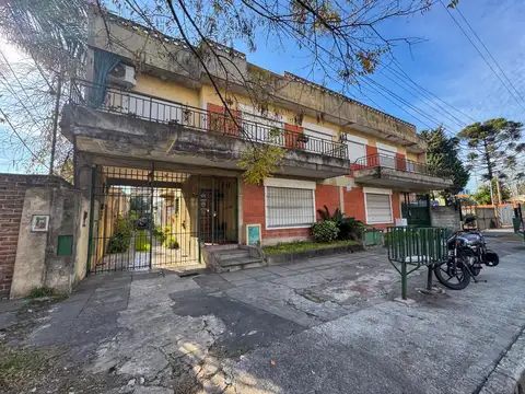 Duplex de cuatro ambientes en venta en Moron Apto Credito