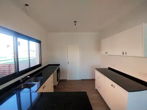 Casa 5 ambientes con 3 baños