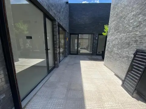 Local en Alquiler en Bella Vista, $ 850.000