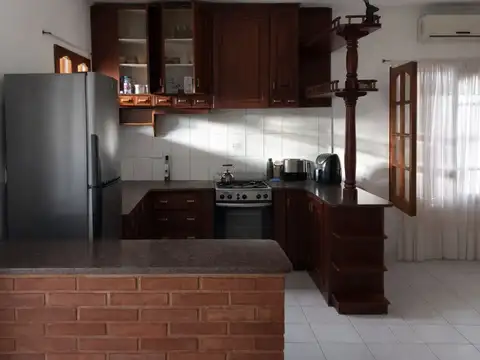 Casa 7 ambientes con 1 baño