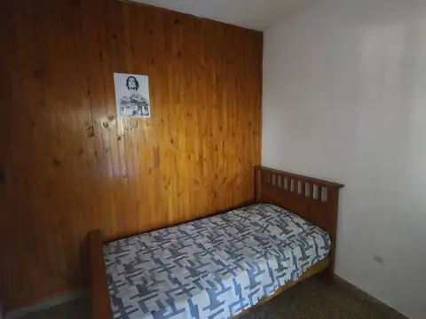 CASA EN VENTA EN ARRECIFES CON PATIO Y PILETA