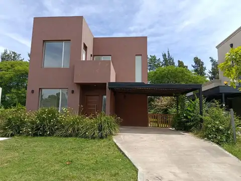 CASA 5 AMB. EN ALQUILER  EN BENAVIDEZ CON PILETA