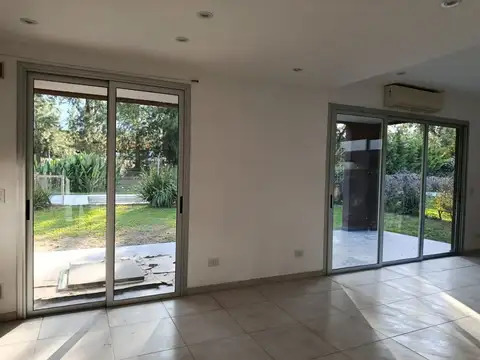 Casa 5 ambientes con 3 baños