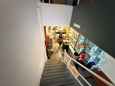Muy buen local comercial en Velasco y Serrano