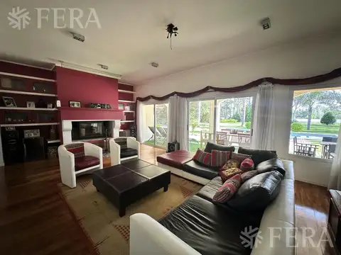 Casa en Venta con 1 cochera