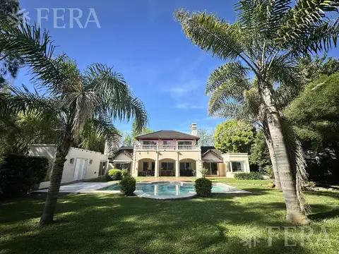 Venta casa de 5 ambientes con fondo libre con piscina en Haras Del Sur I- La Plata