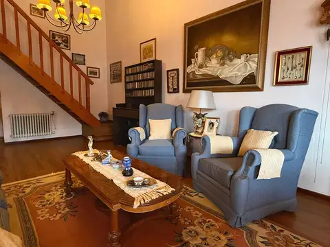 Casa en Venta con 2 cocheras
