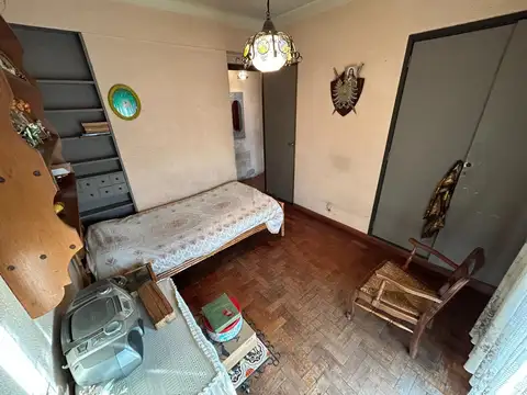 Semipiso de 3 ambientes en esquina con balcón terraza en L.