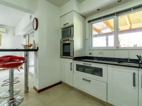 VENTA: Casa de 3 Dormitorios con Jardín, Pileta y Cochera doble en Barrio Fisherton, Rosario.