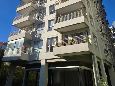 DEPARTAMENTO DE 3 AMBIENTES CON COCHERA Y VISTA ABIERTA EN VENTA. ALMAGRO