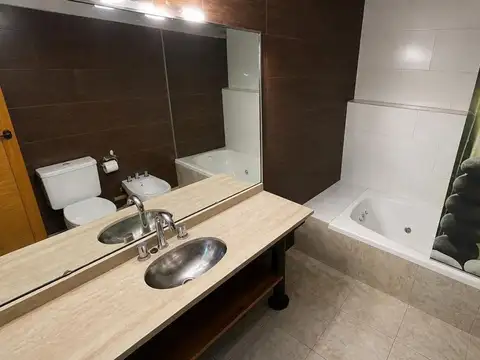 Depto Tipo Casa 5 ambientes con 2 baños