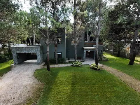 Casa en Venta 4 Dormitorios en Pinamar La Herradura Barrio Privado
