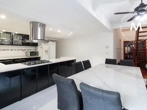 Casa 6 ambientes con 5 baños