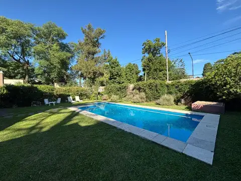 Casa en Venta con 2 cocheras