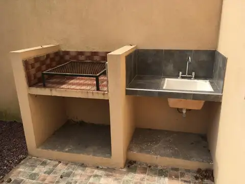 Depto Tipo Casa en Alquiler con 1 cocheras