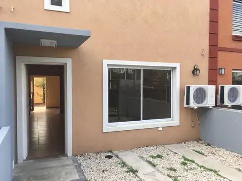 Casa Tipo Duplex en Alquiler en Barrio de Vicenzo Chico Sin Expensas