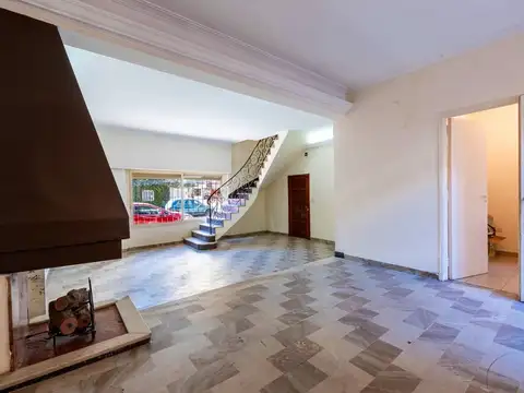 Casa 5 ambientes con 2 baños