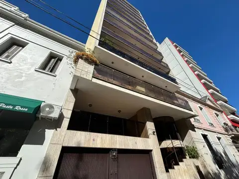 Venta de piso de 3 dormitorios en La Plata