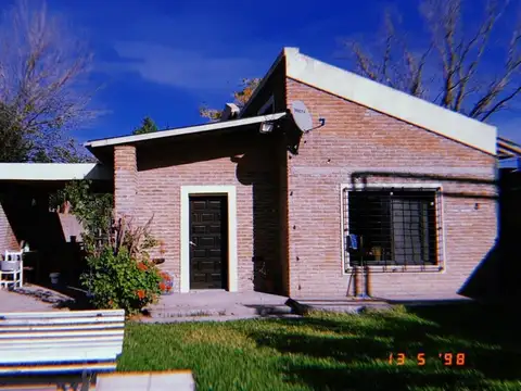 Casa 4 ambientes con 2 baños