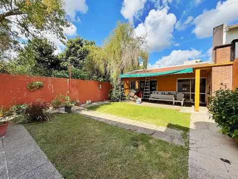 Casa 5 ambientes con 2 baños