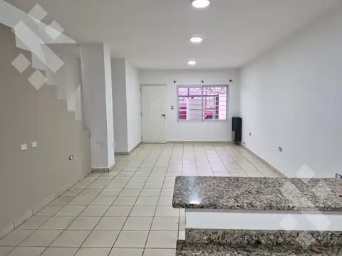 Depto Tipo Casa 4 ambientes con 2 baños