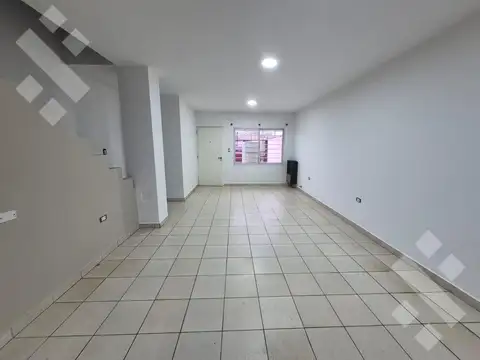 Depto Tipo Casa en Alquiler de 3 dormitorios
